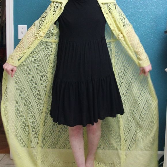 Yellow vintage cut out duster maxi length with front snaps and bow with collar - Picture 3 of 15